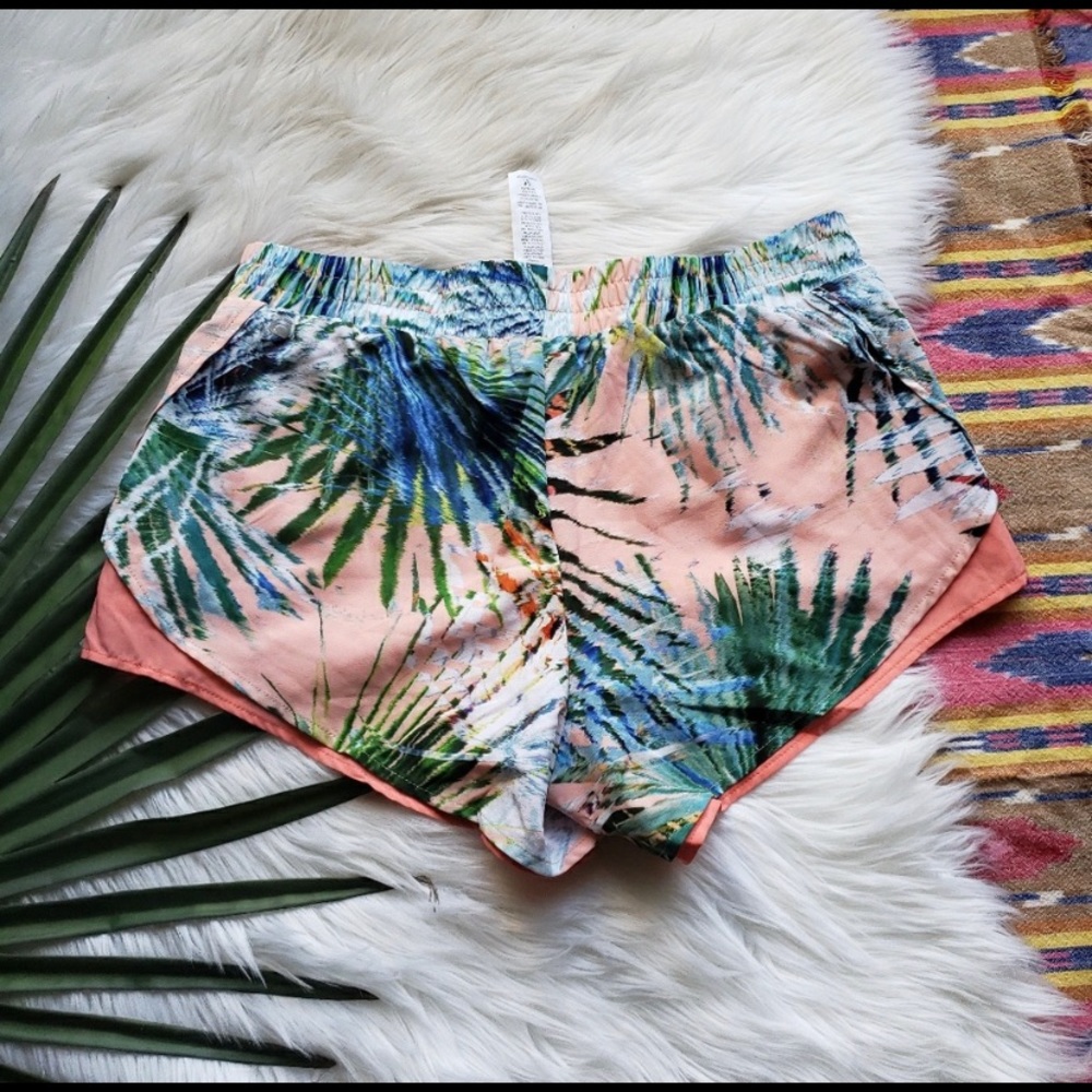 Fabletics Latrice Short Tropical Palm Print M
